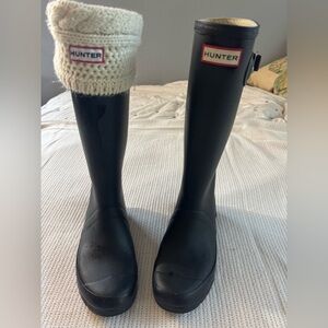 Hunter Black Winter Rain Boots with Cream fleece inserts